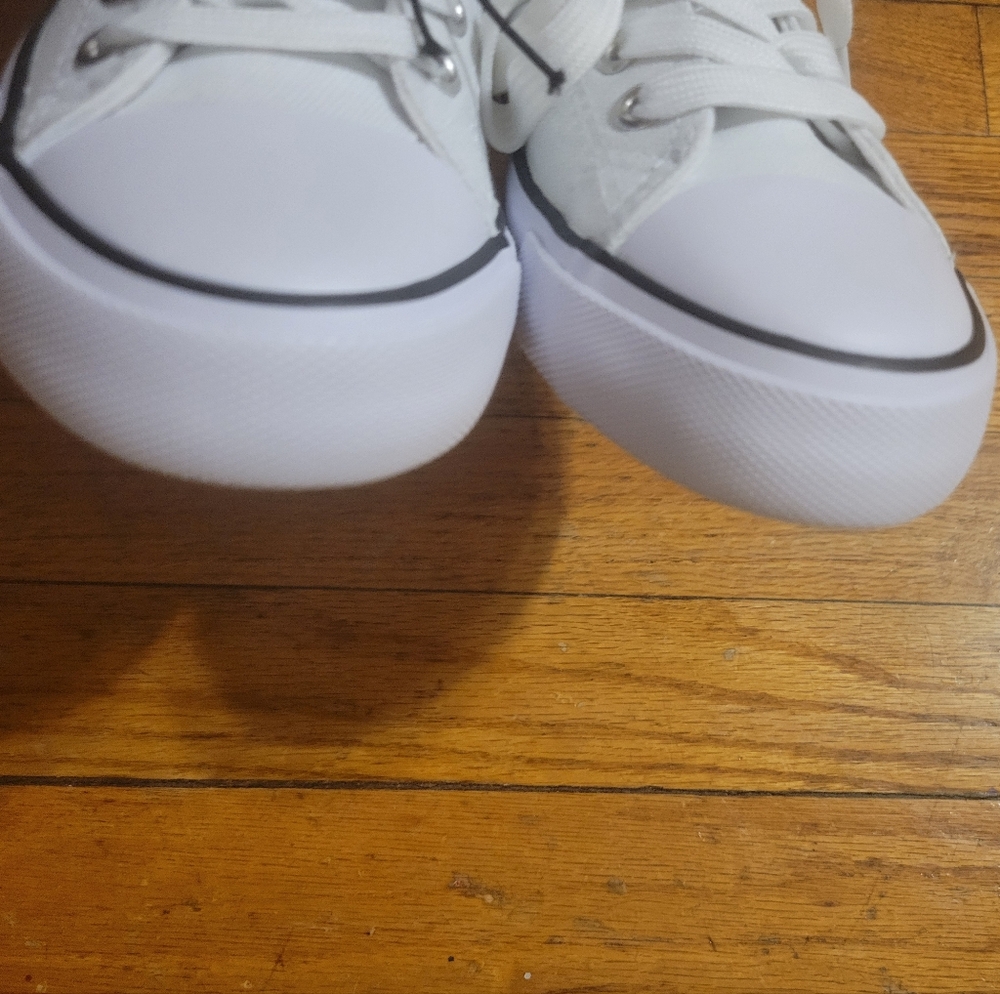 Epic Step Low Top Cap Toe Women's White Sneakers Size 6 - Picture 8 of 12